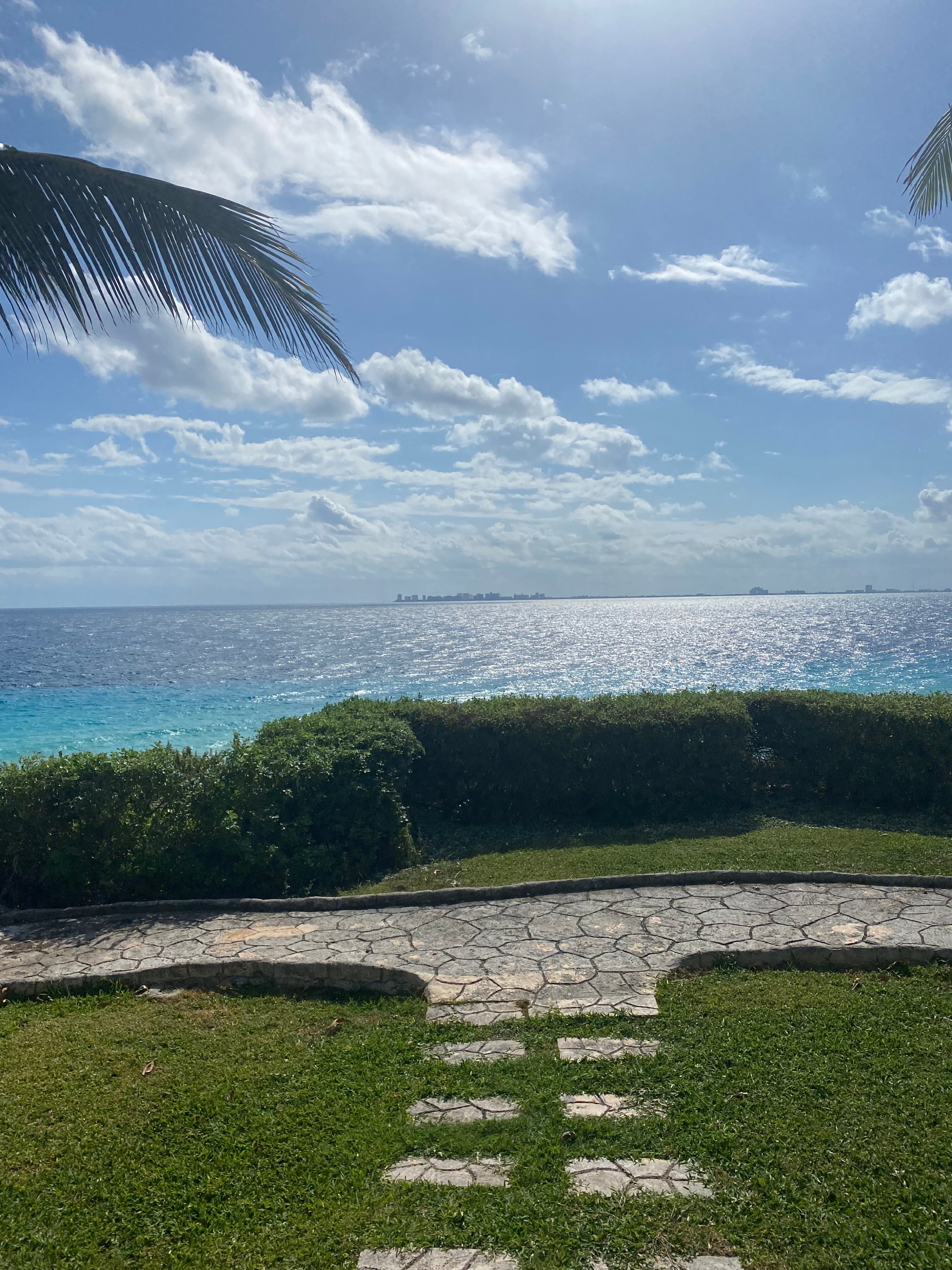 Patricio Tranquilo en repérage local à Cancún pour offrir un accueil authentique