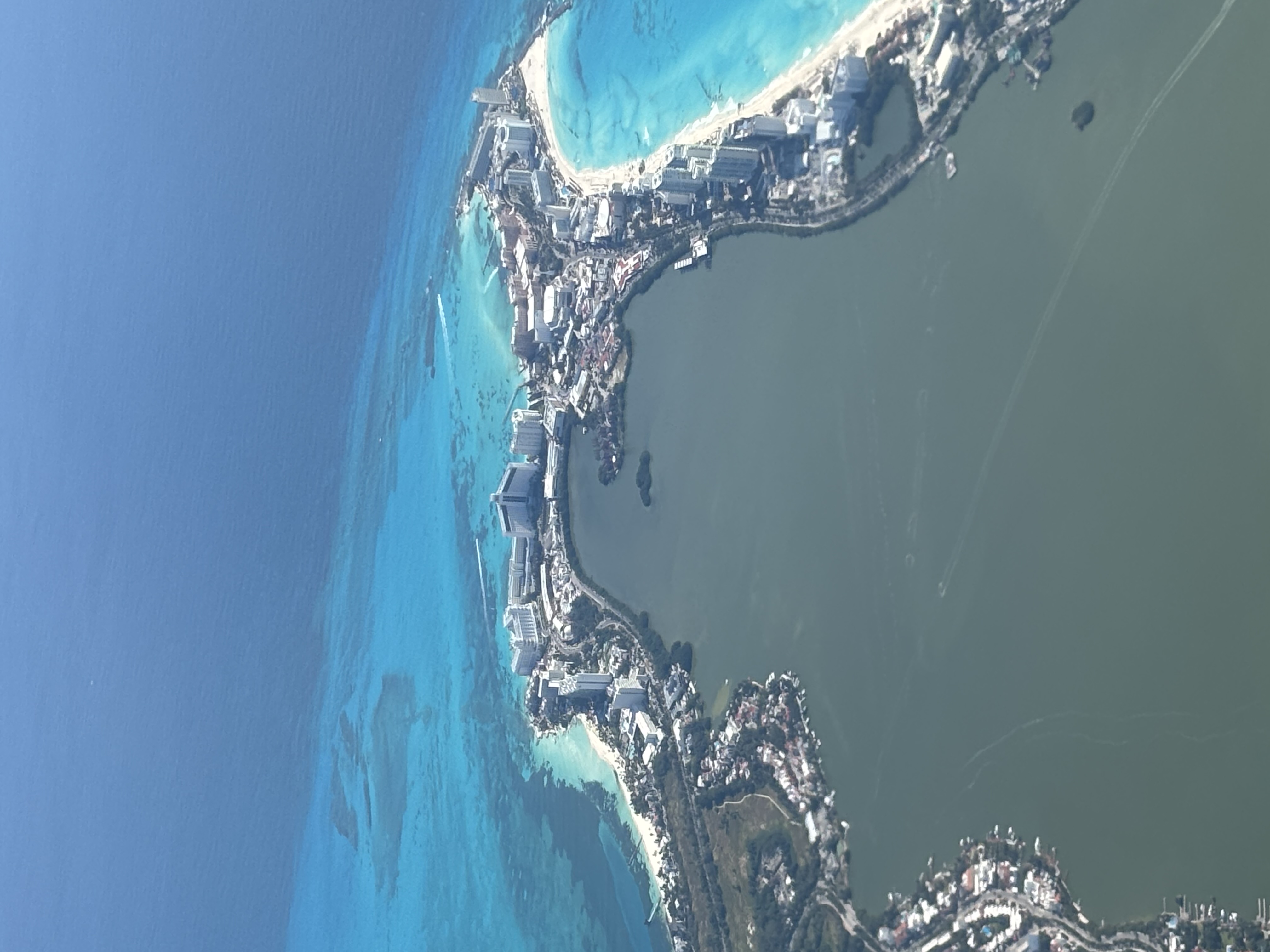 Vue panoramique de Cancún et ses plages turquoise – voyage personnalisé au Mexique